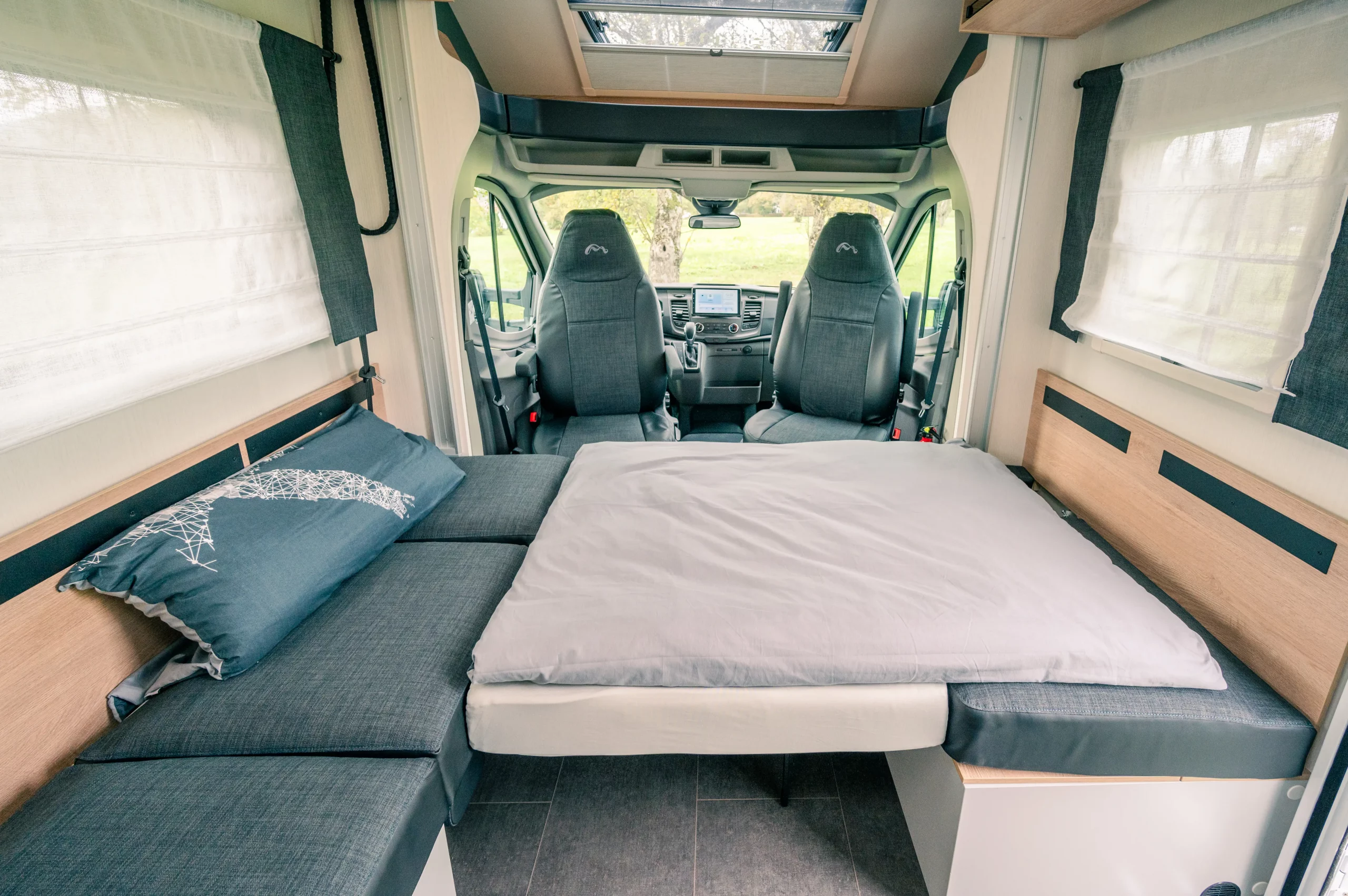 Wohnmobil-kaufen-neu-Mooveo-TEI-FORD-F65DH_Ansicht-innen-Bett-vorne_01 Wohnmobil-kaufen-neu-Mooveo-TEI-FORD-F65DH_Ansicht-innen-Bett-vorne_01